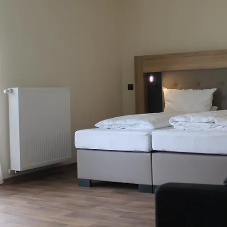 Hotel Traebeser Bauernstube 3*